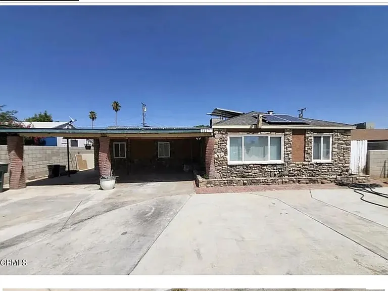 1417 Ridgeview St — Photo 2