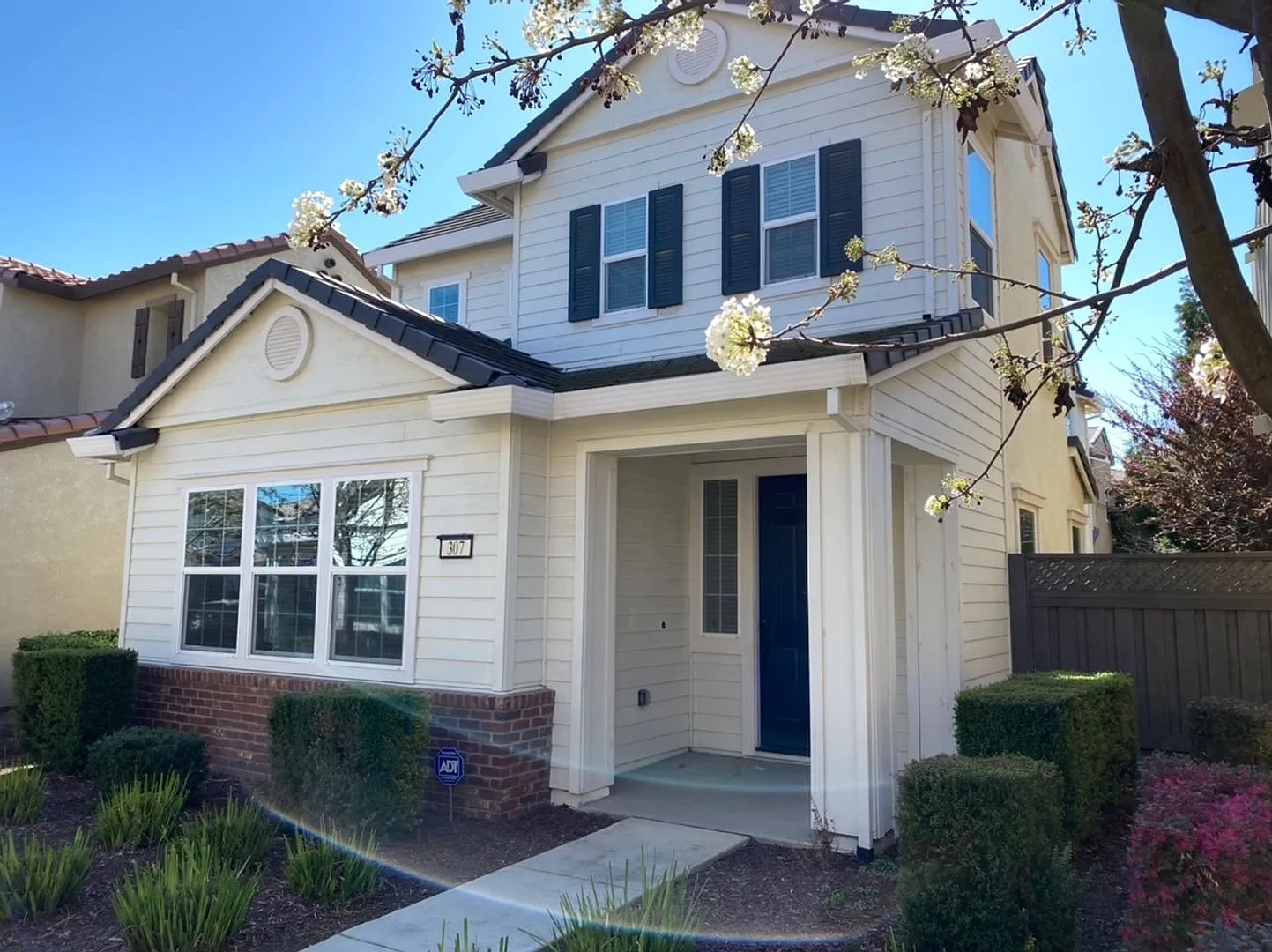 307 W Tuscan Ln photo 1