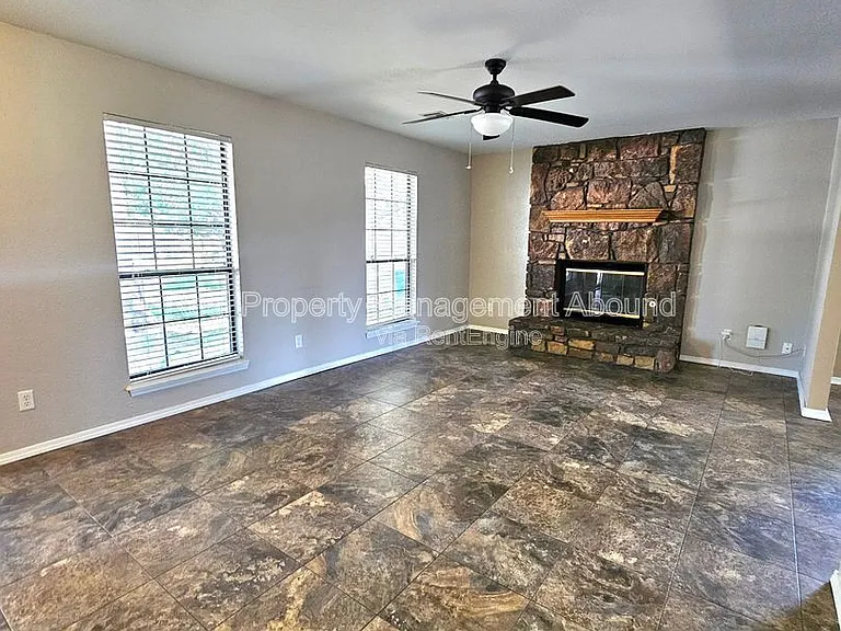 1811 W Gulfport Cir — Photo 7