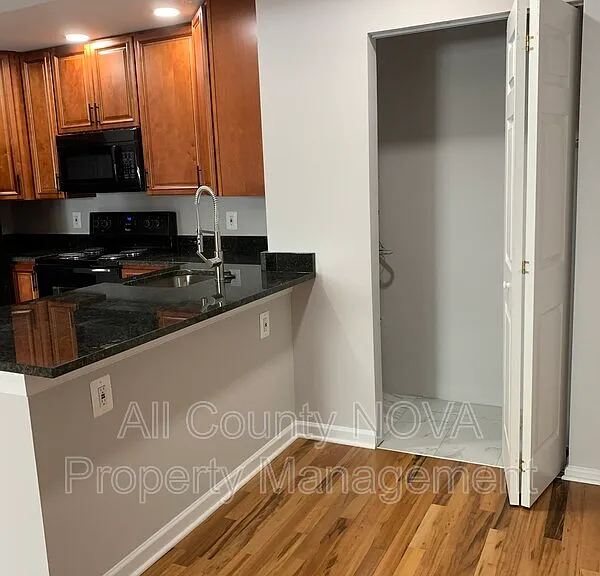 1611 Carriage House Ter #D — Photo 15
