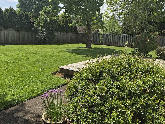5th image of 1996 Summercrest Dr S
