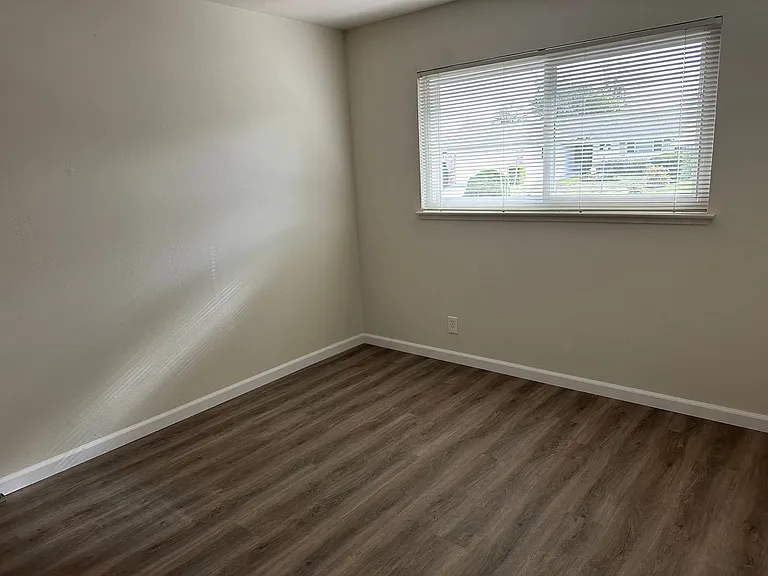7547 Defoe Dr — Photo 7