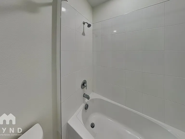 796 Griffon Ave — Photo 14