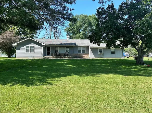 535 Wallace St, Osborn, MO 64474