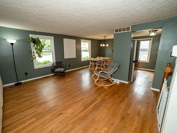 3rd image of 3723 Pebble Creek Dr