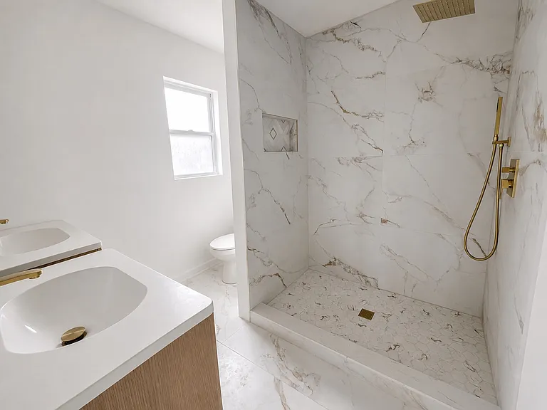 2442 Gorham Ave — Photo 7