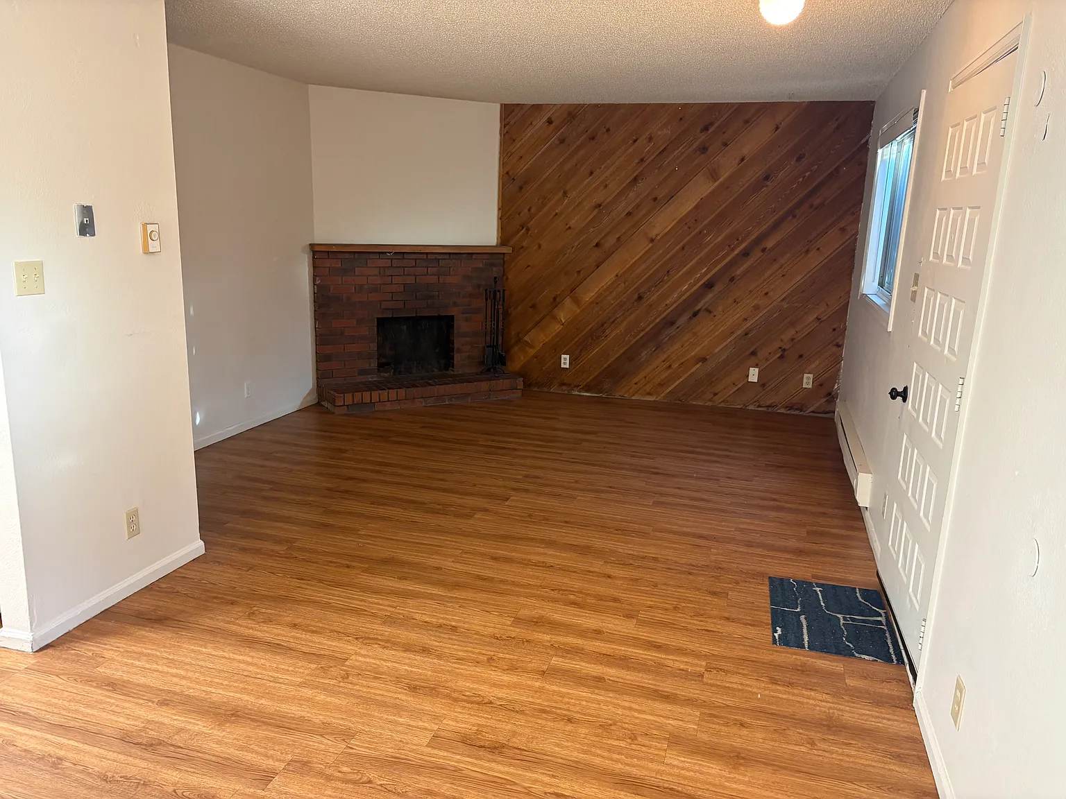 3 bed, 900 sqft, $1,300 — Photo 4