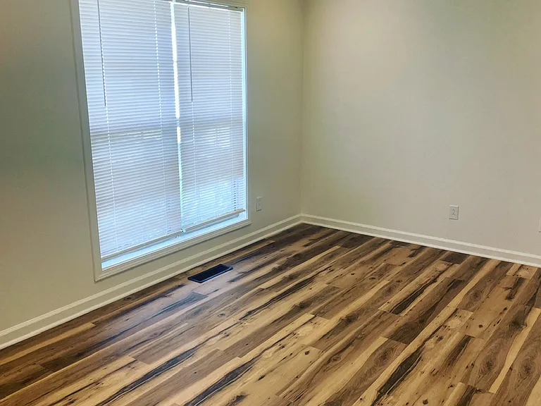 641 Hunters Ln — Photo 5