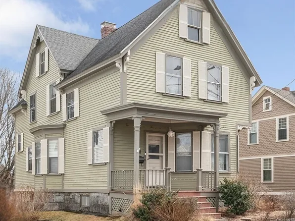 28 Wentworth Ave, Lowell, MA 01852