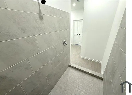 423 Amy St — Photo 38