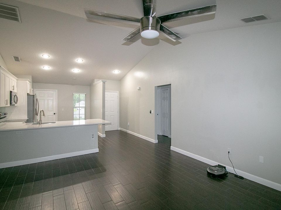 Living/dining area