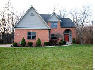 1461 Woodhurst Ct, Howell, MI 48843