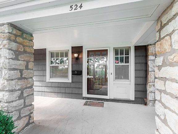 3rd image of 524 Pierce Ave