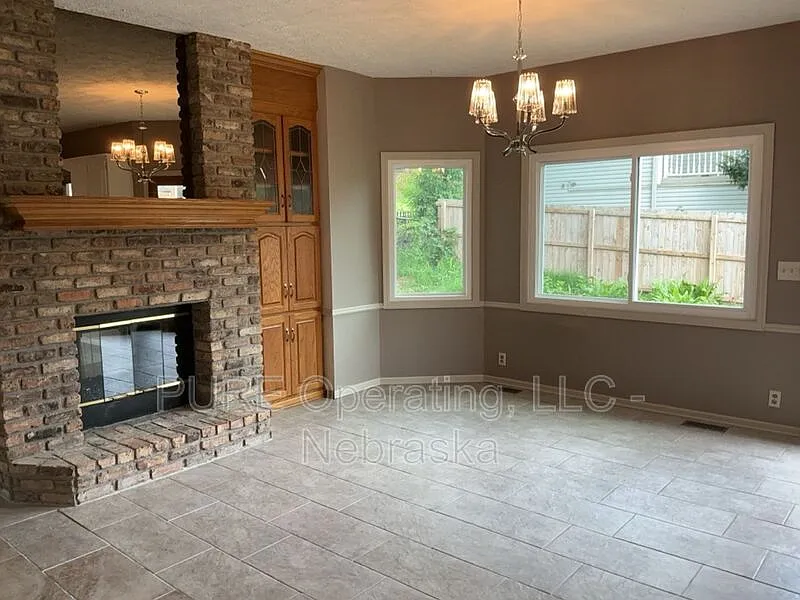 4 bed, 3.0 bath, 2529 sqft, $2,650 — Photo 2