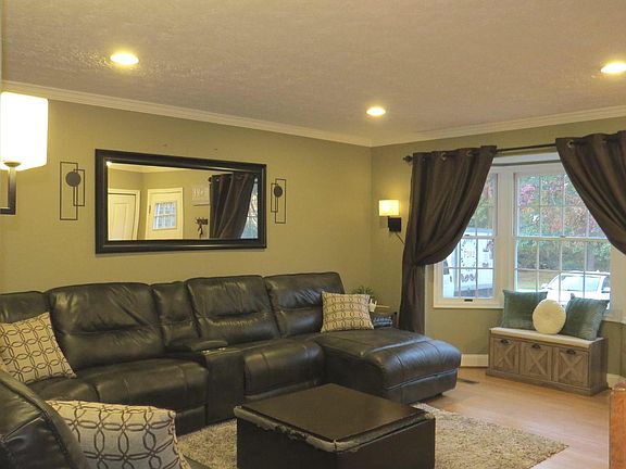 2nd image of 22 Hobb Ct