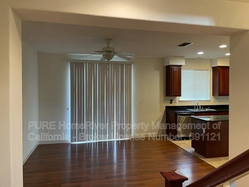 4 bed, 2.0 bath, 1876 sqft, $2,850 — Photo 2