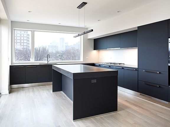 2nd image of 530 W Dickens Ave #401