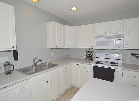 4th image of 7623 Petrea Ln #1302