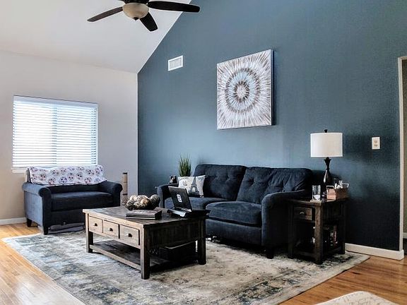 3rd image of 702 Panorama Dr