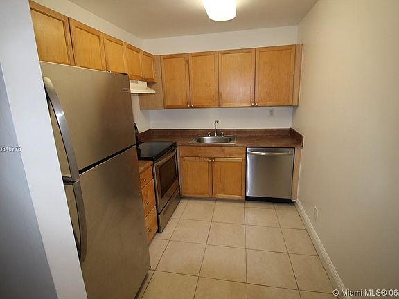 5th image of 413 Meadows Cir #413