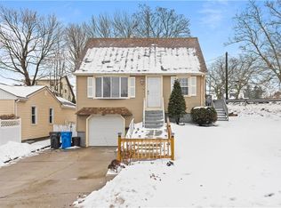 86 B St, Cranston, RI 02920