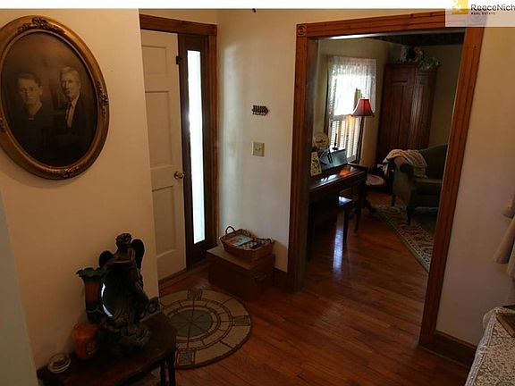 Welcome your Guests into this Great Entry Space