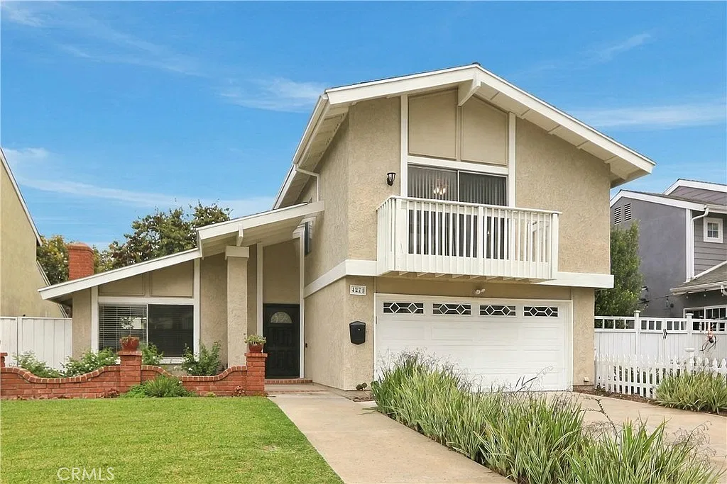 4 bed, 2.5 bath, 1717 sqft, $5,500 — Photo 2
