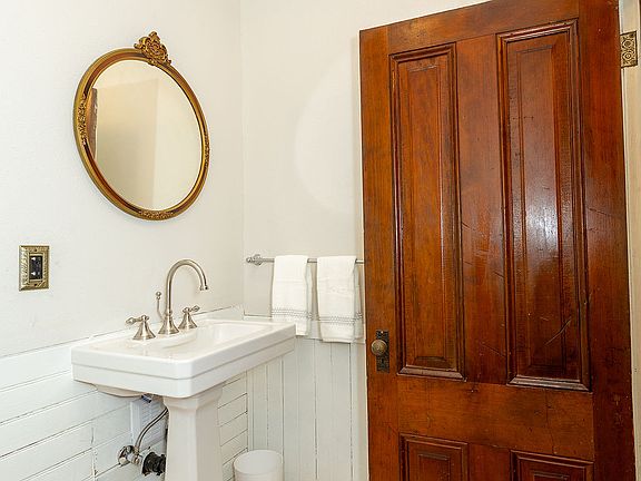 2nd image of 101 N Meridian St #1