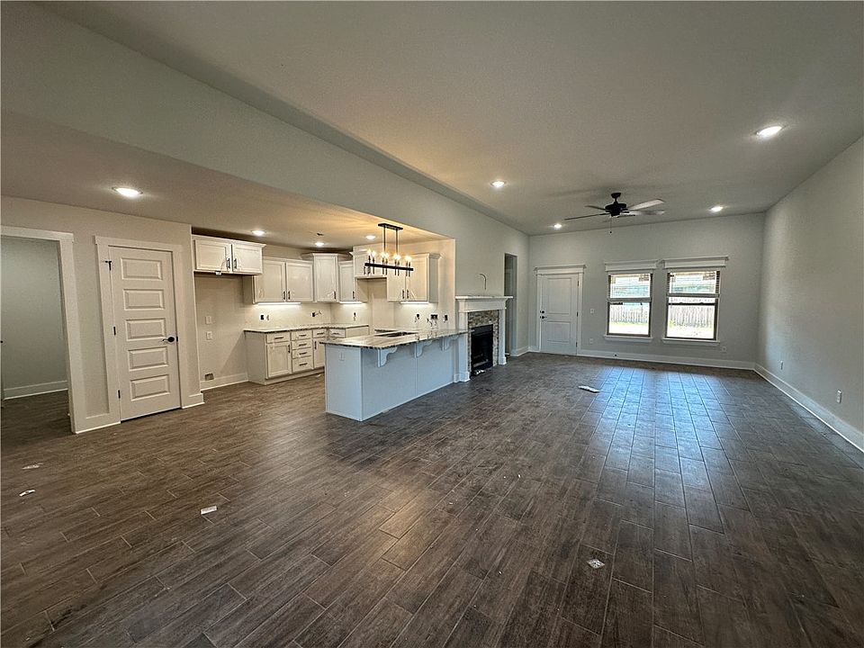 2nd image of 321 Palm St