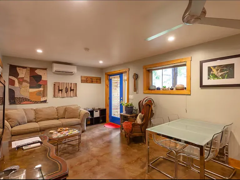6 Reynolds Rd #1 — Photo 2