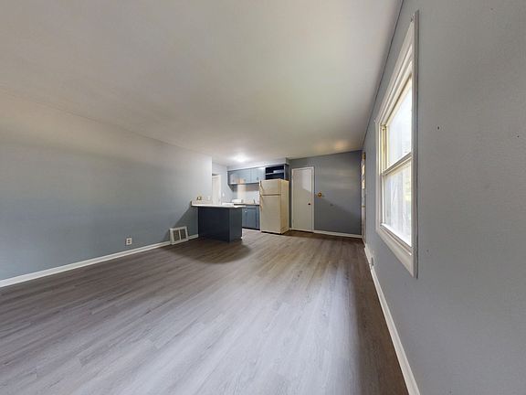 2nd image of 458-470 Sherman Pl #460