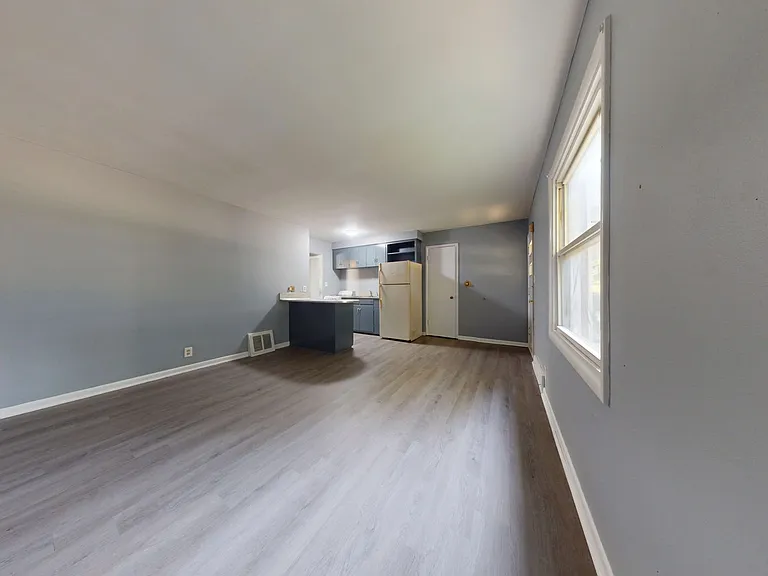 458-470 Sherman Pl — Photo 8