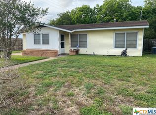 1702 E Locust Ave, Victoria, TX 77901