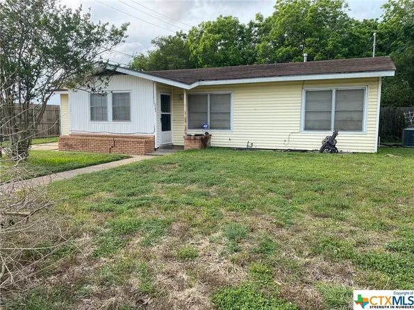 1702 E Locust Ave, Victoria, TX 77901