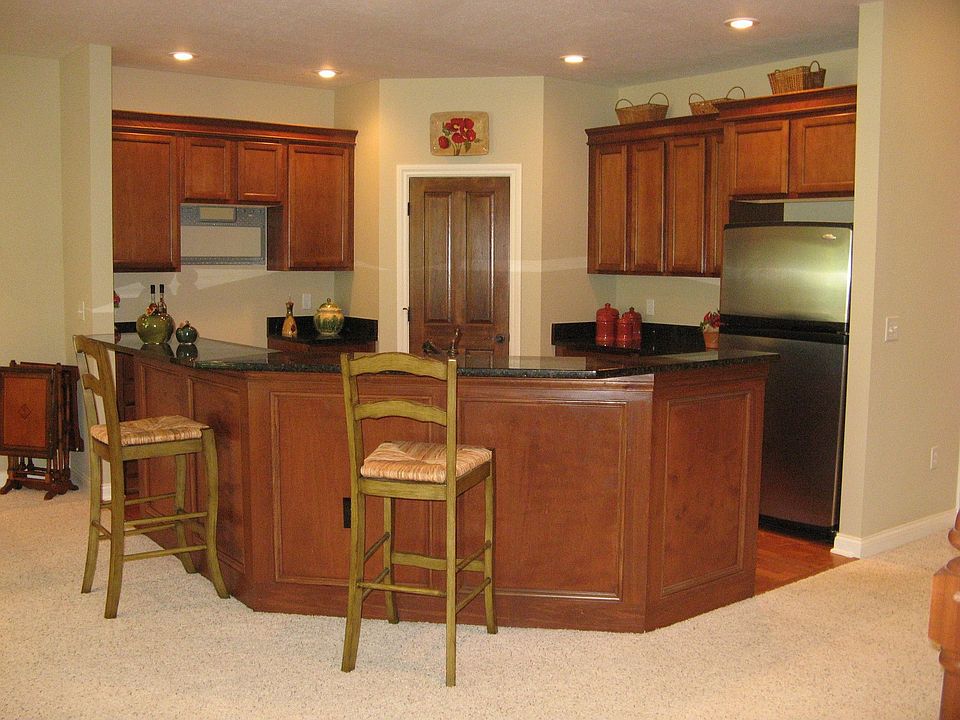Granite counter and stainless appliances