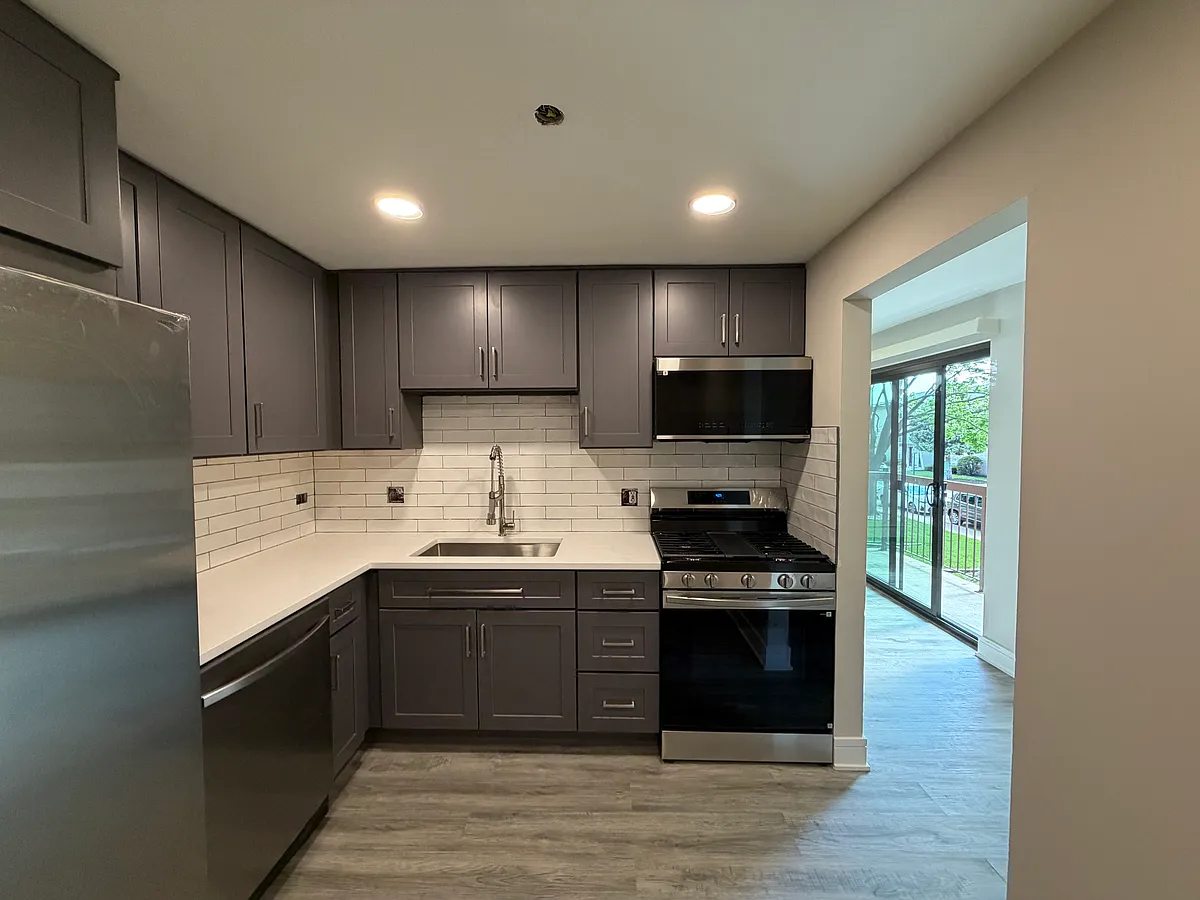 Building Photo - 5525 N Chester Ave #42