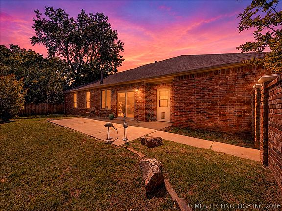 2nd image of 1262 Augusta Ct