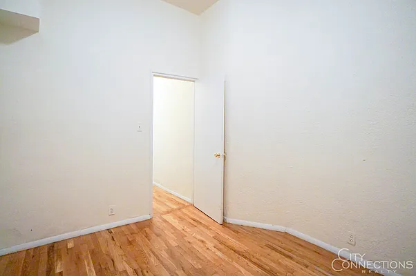 Rented by City Connections Realty | media 26