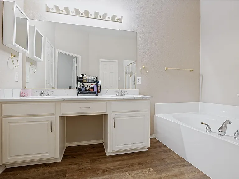 6257 Dark Forest Dr — Photo 14