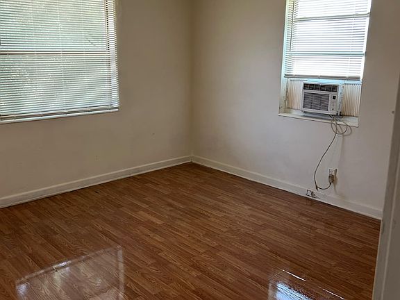 4th image of 18 W 43rd St #22