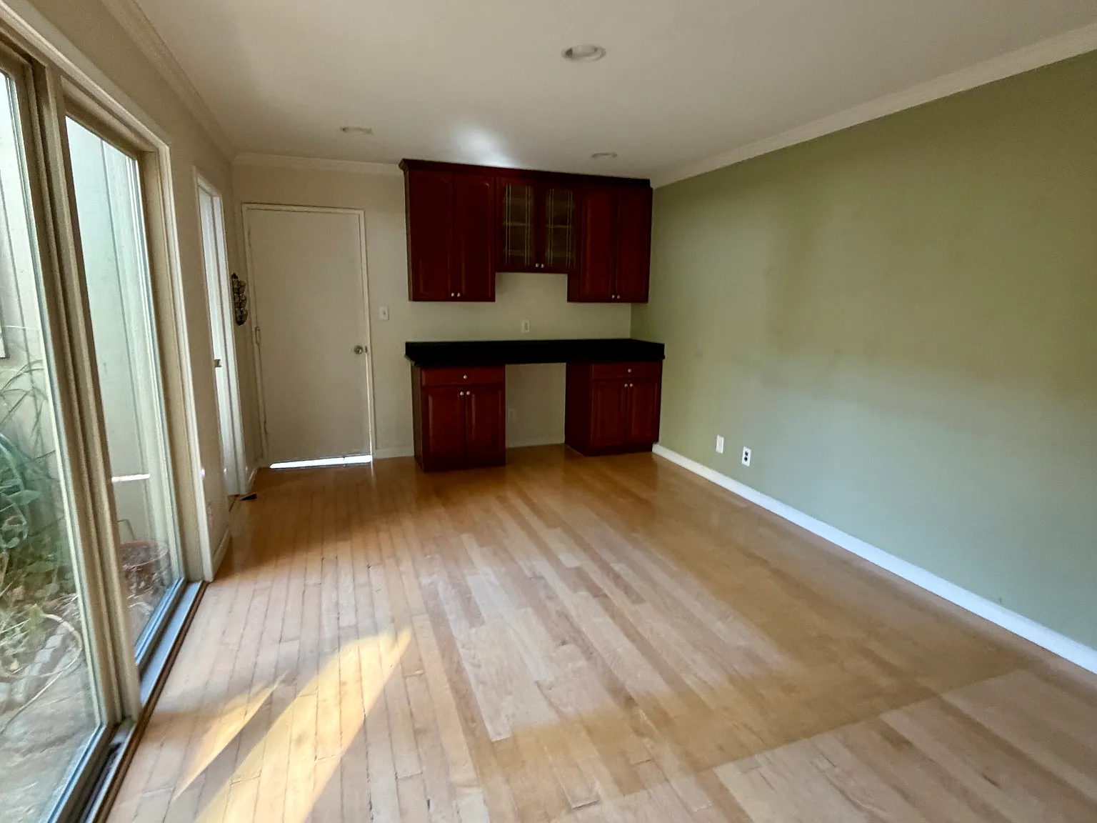 3 bed, 2.5 bath, 2004 sqft, $4,145 — Photo 2