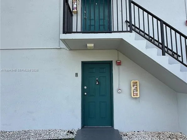 7210 NW 179th St APT 105, Hialeah, FL 33015