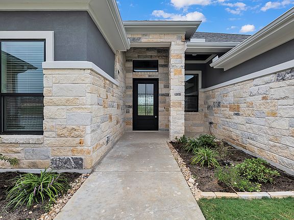 2nd image of 2002 Bluff Dr #Dcygkj