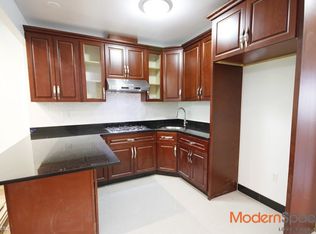 3343 28th St, Astoria, NY 11106
