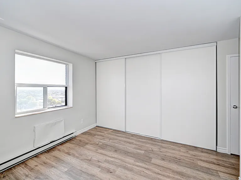 737 Ouellette Ave — Photo 18