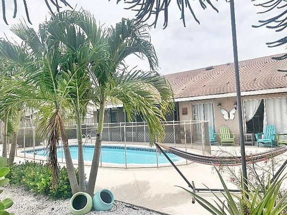 2nd image of 1006 NW 10th St