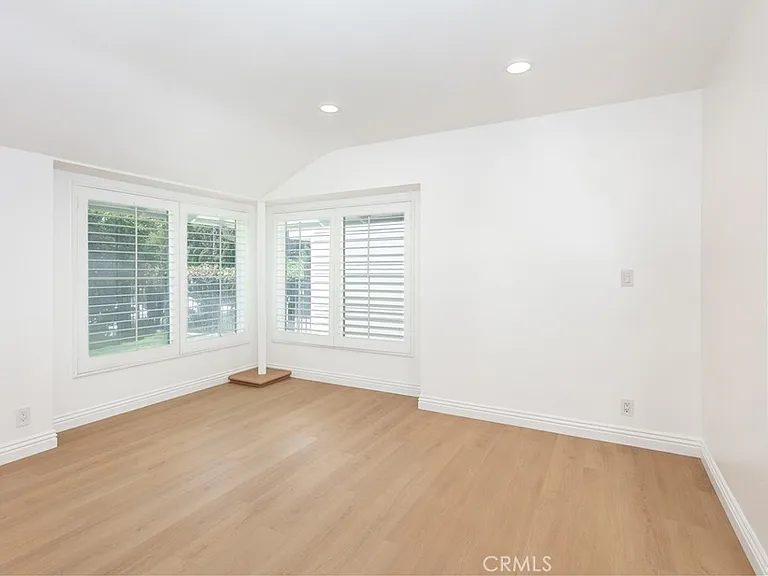 16973 Strawberry Dr — Photo 24