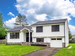 92 Berkley Ct, Wayne, NJ 07470