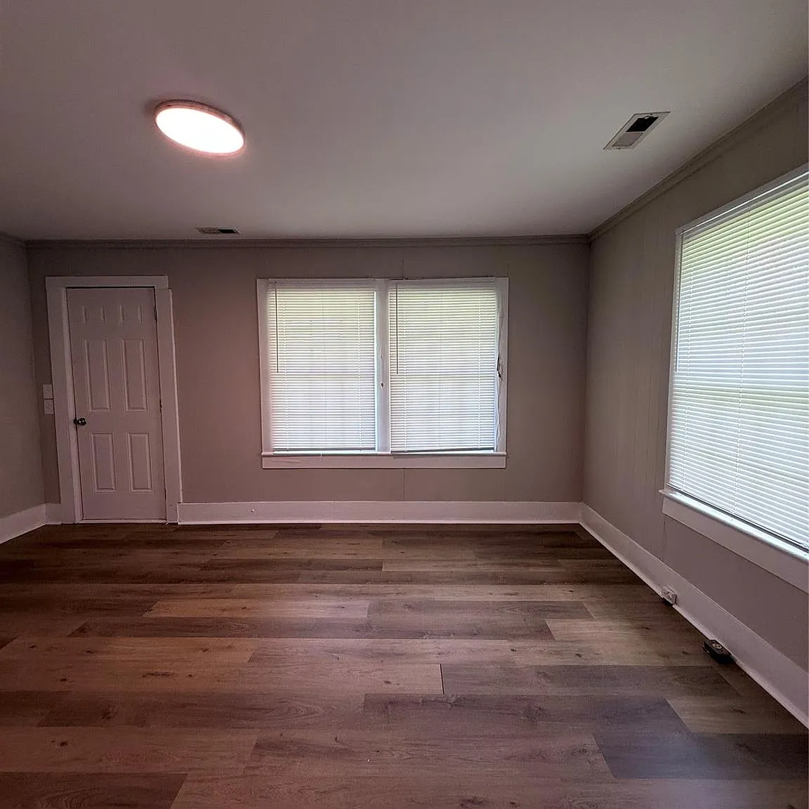 2 bed, 1.0 bath, $1,100 — Photo 2