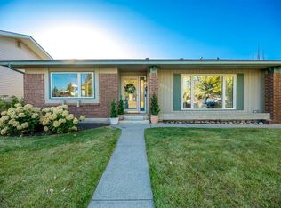 12235 E Lake Fraser Way SE, Calgary, AB T2J 3T2